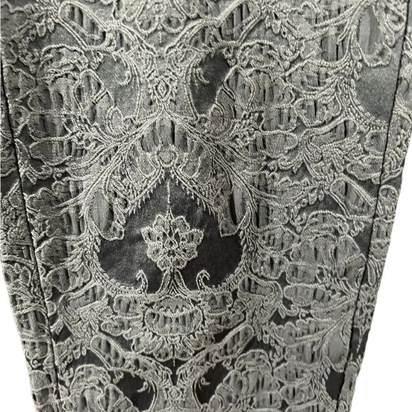 Gray floral design pants, size XS. - Picture 3 of 8